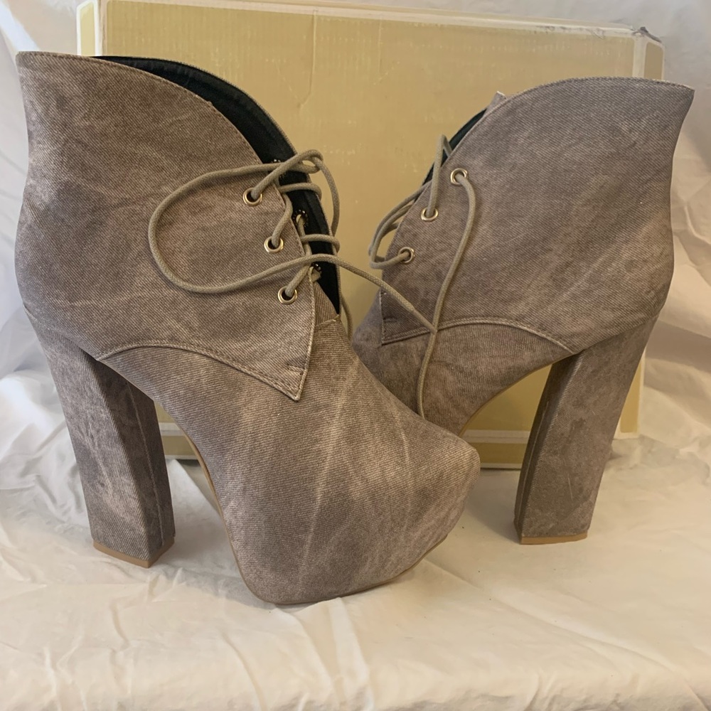 Fahrenheit Grayish Platform Boots